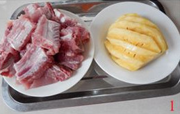菠萝焖排骨的做法