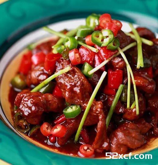 双椒酱焖鸭条的做法