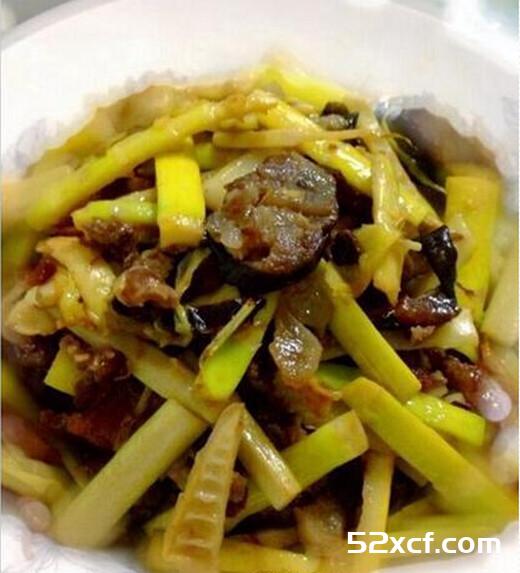 火麻油炒腊肠小竹笋的做法