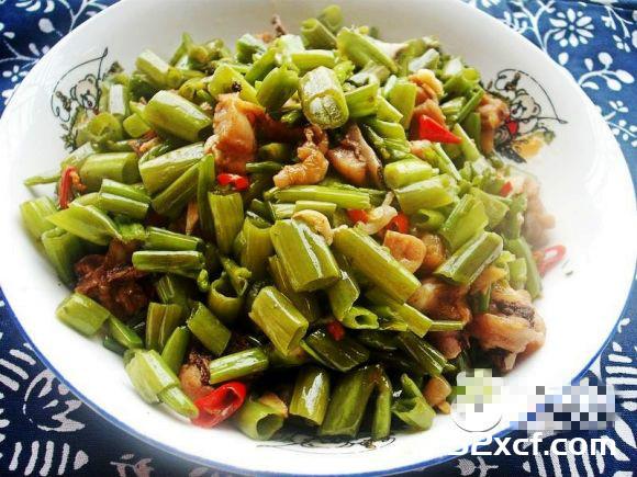 空心菜梗炒鸡肉的做法