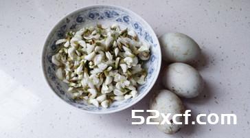 槐花炒鸭蛋的做法