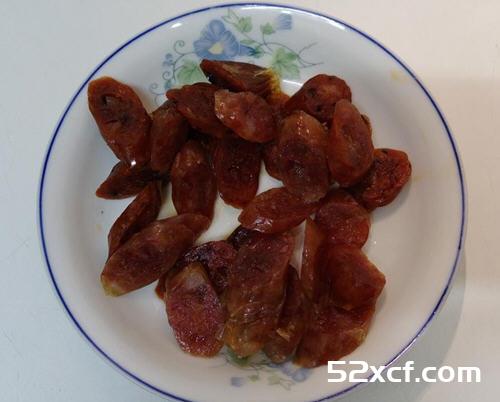 腊肠炒菠菜的做法