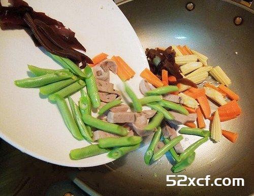 香炒缤纷四季豆的做法