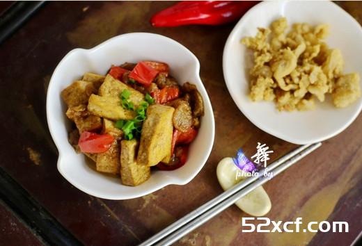 猪油渣烧豆腐的做法