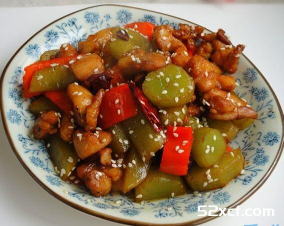 香辣莴笋鸡丁的做法