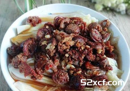 腊肠蒸白菜的做法