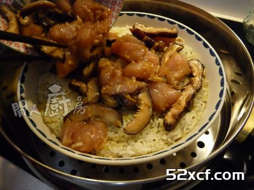 北菇滑鸡蒸饭的做法