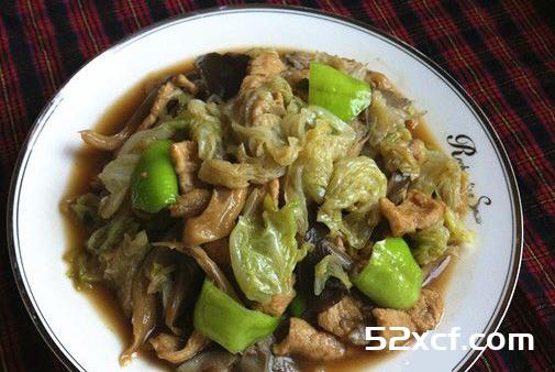 平菇白菜炒肉的做法