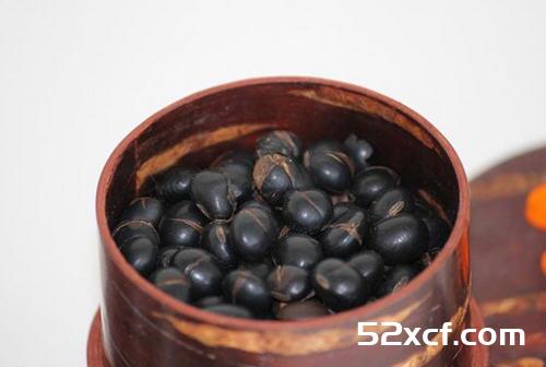 中医推荐黑豆水让你白发变黑发