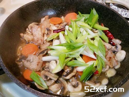 葱香蘑菇炒肉片的做法