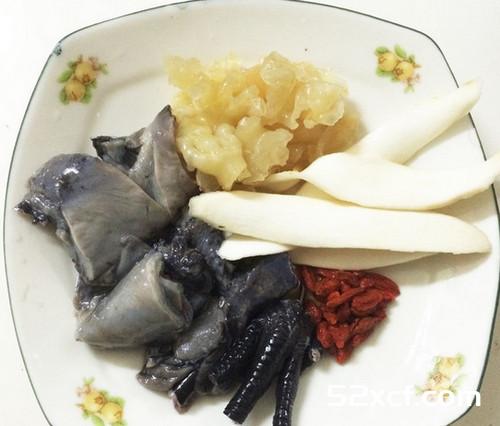 淮山枸杞炖花胶乌鸡汤的做法