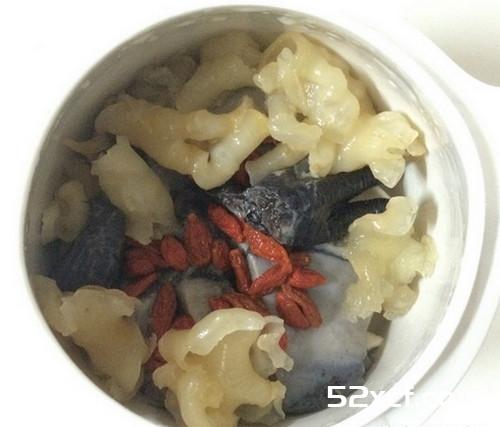 淮山枸杞炖花胶乌鸡汤的做法