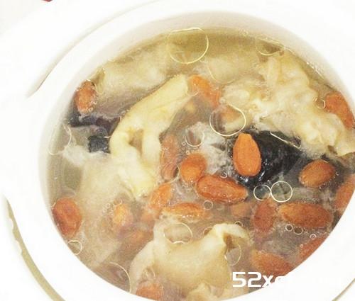 淮山枸杞炖花胶乌鸡汤的做法