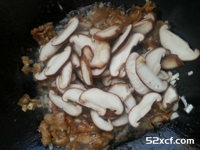 荷兰豆香菇炒五花肉的做法
