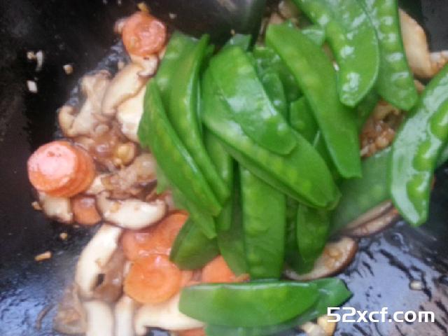 荷兰豆香菇炒五花肉的做法